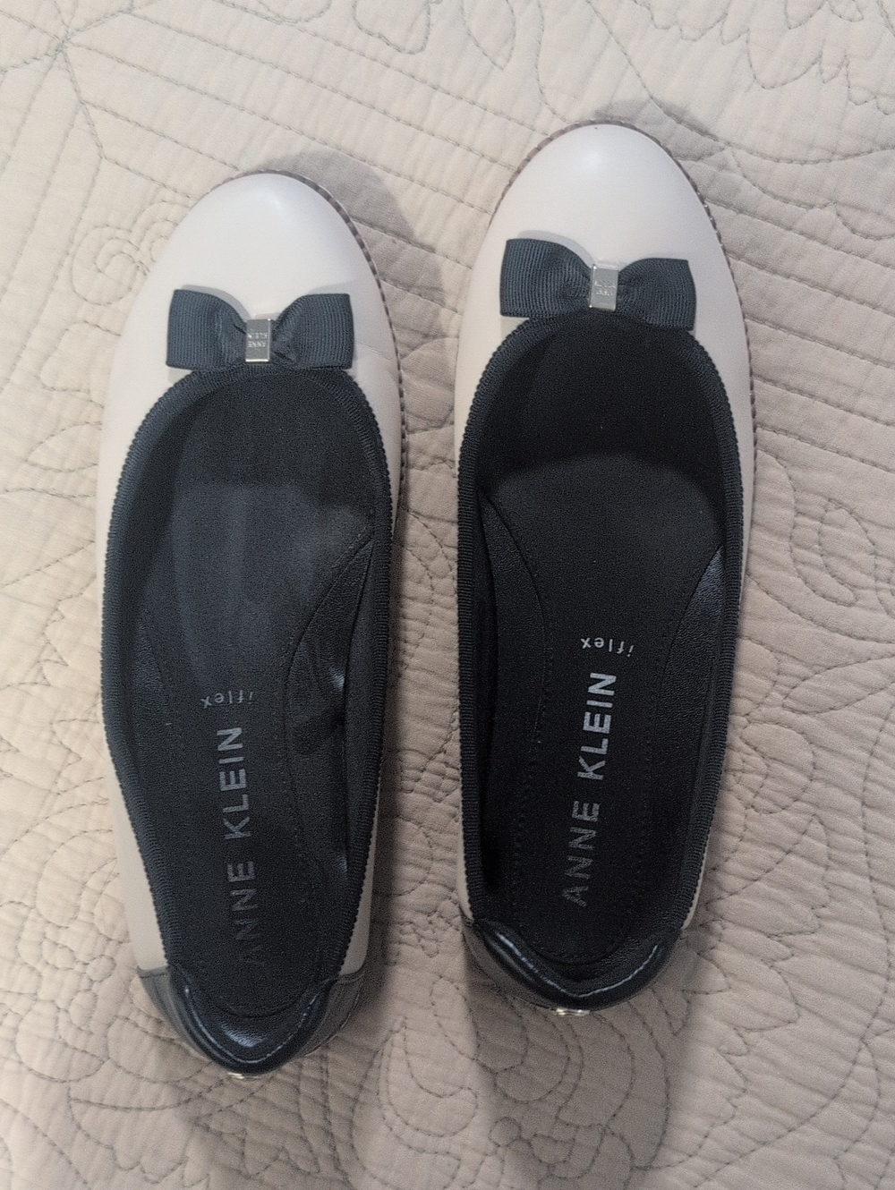Anne Klein 6.5 Cream/Black Ballet Flats